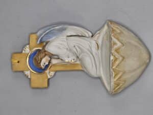 Engel treurend bij kruis