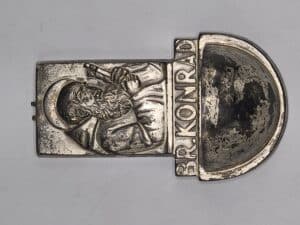 Konrad wijwaterbakje