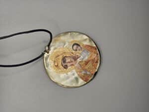 Mother of pearl Maria